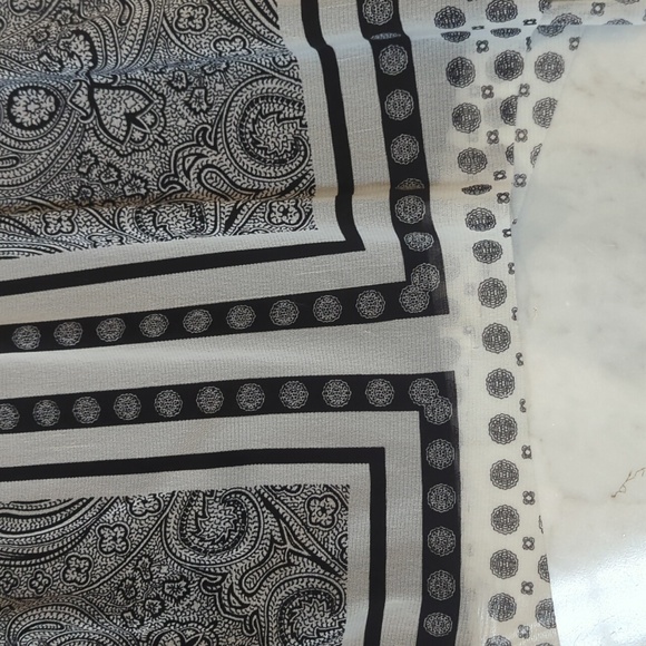 INC Size M Black and White print blouse with shoulder cutout. - Picture 5 of 10